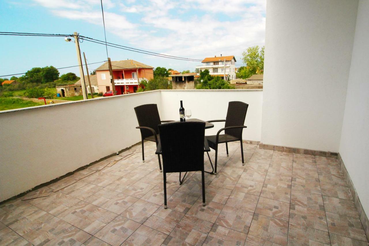 Apartment Sime Nin Kültér fotó